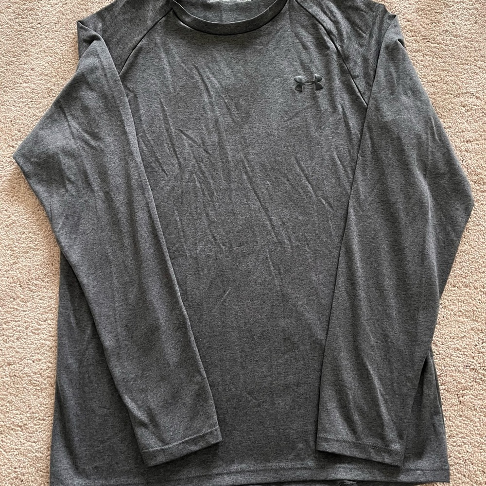 Under Armour small long sleeve shirt EUC